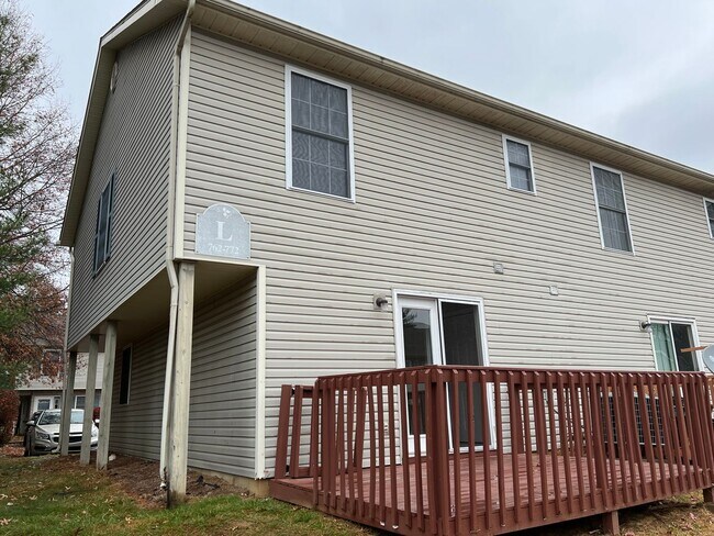 Building Photo - PRIE REDUCTION  3 Bedroom Avail August 2026; Rent $1,600