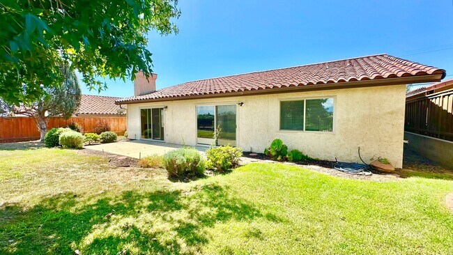 Building Photo - Lovely Single Story Home in Quiet Neighbor...
