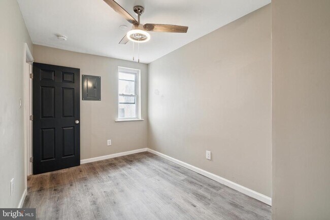 Building Photo - 655 N 33rd St