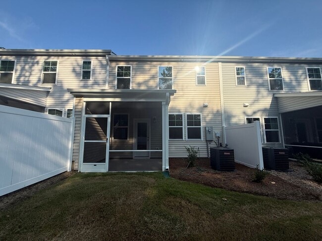 Building Photo - 132 Tree Moss Ct