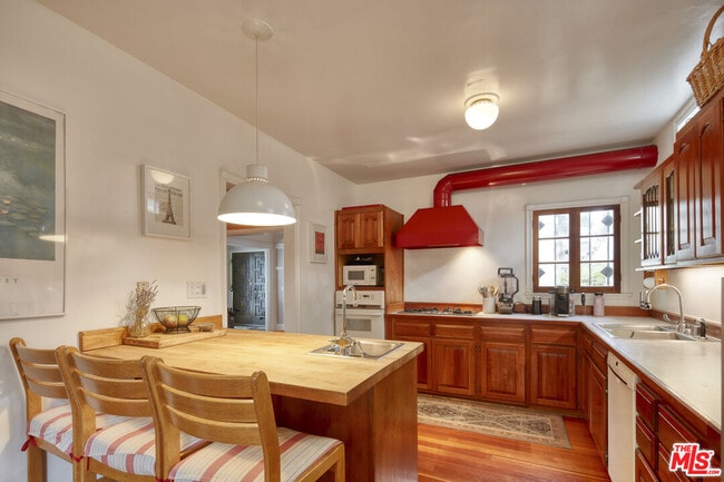 Building Photo - 453 Rialto Ave