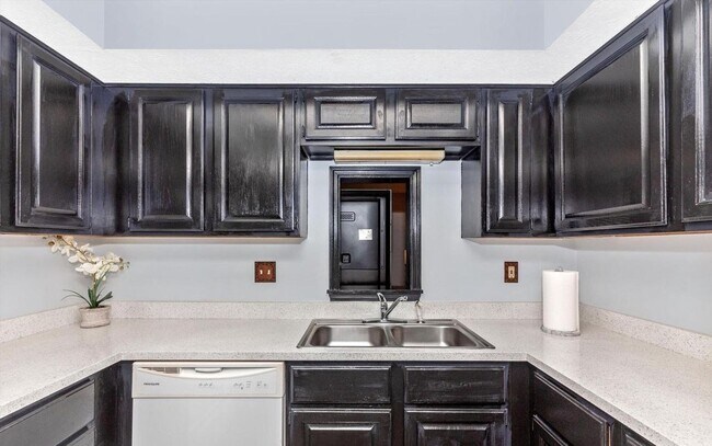 Building Photo - Beautifully maintained townhouse in New Market available before the new school year!