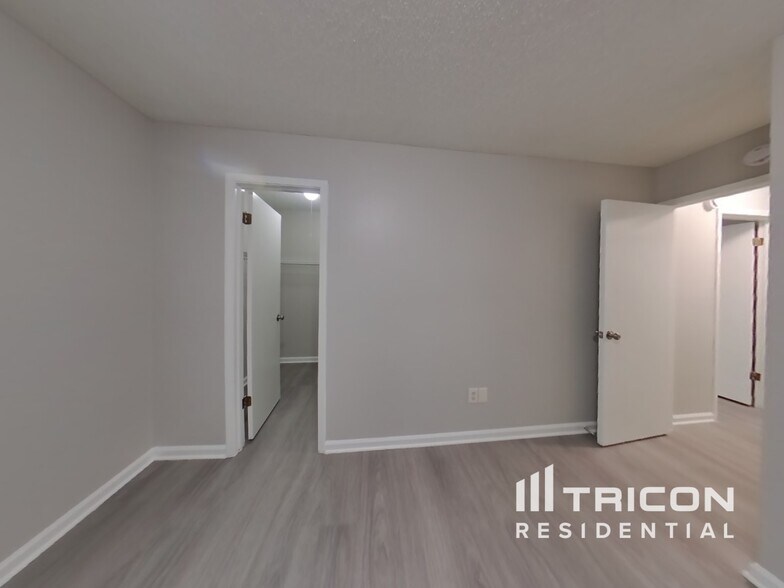 Building Photo - 3572 Raymur Villa Dr