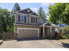 Building Photo - 3 levels, 7 bedrooms , lower level apartme...