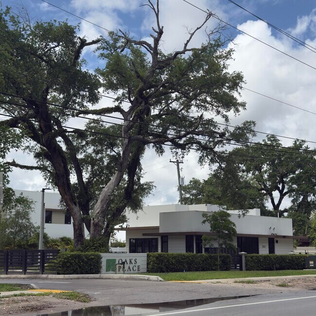 Building Photo - 4189 N Oak Pl