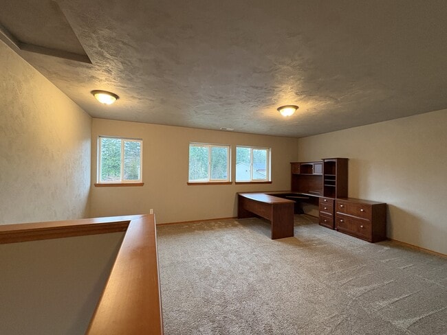 Building Photo - 348 Watercress St