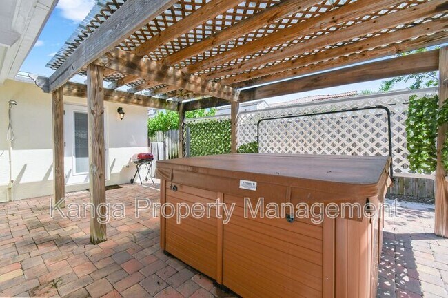 Building Photo - 244 Greymon Dr