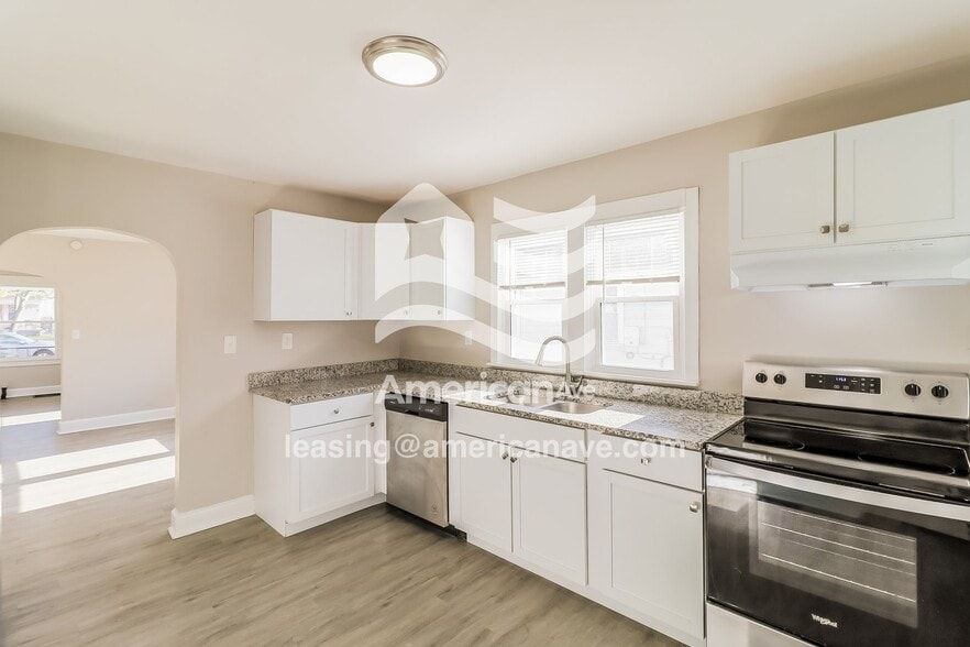 Building Photo - 1824 Winona Dr