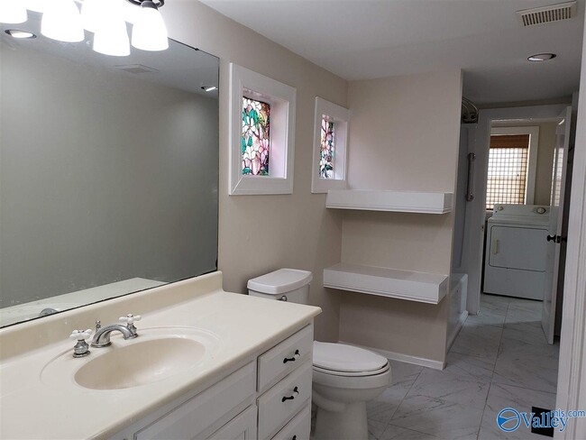 Building Photo - 805 Stevens Ave NE