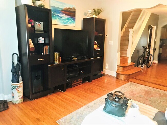 Building Photo - Gorgeous 3-Bed Townhome in Whitman! Available mid-July!