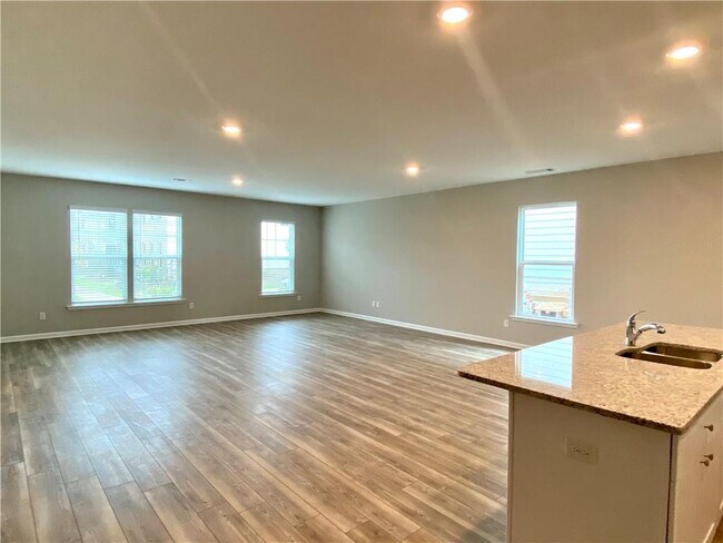 Building Photo - 4412 Grosbeak Dr