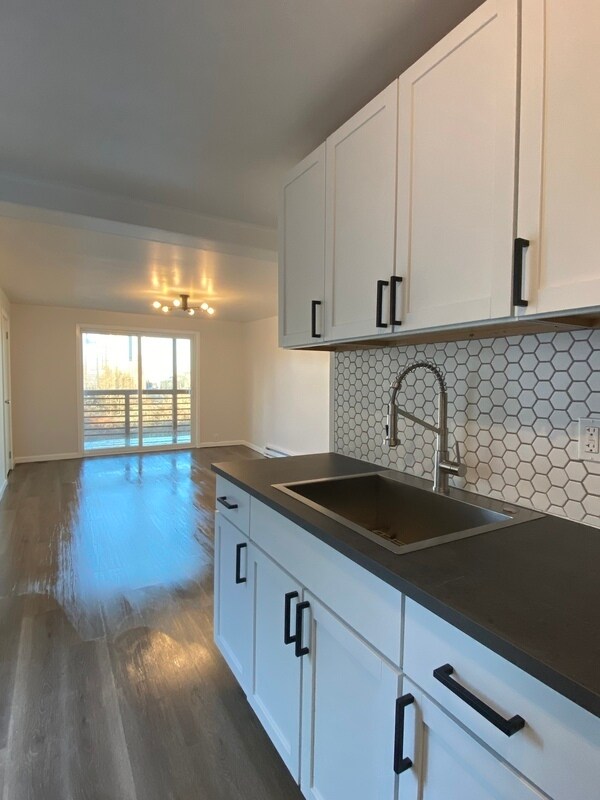 Building Photo - 139-141-141 E Sycamore St