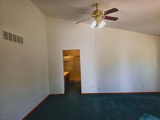 Building Photo - 5 Bedroom/ 4 Bath Two-Story in Governors Place