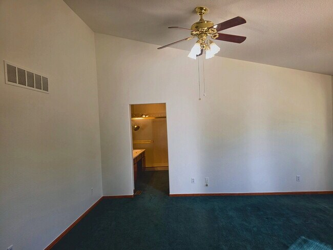 Building Photo - 8842 W Ida Pl