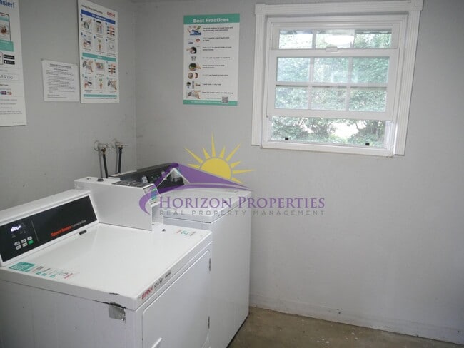 Building Photo - Open 2 Bed 1 Bath 897 Sq. Ft. Sacramento C...