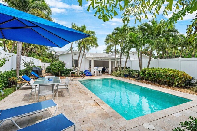 Building Photo - 342 NE 7th Ave