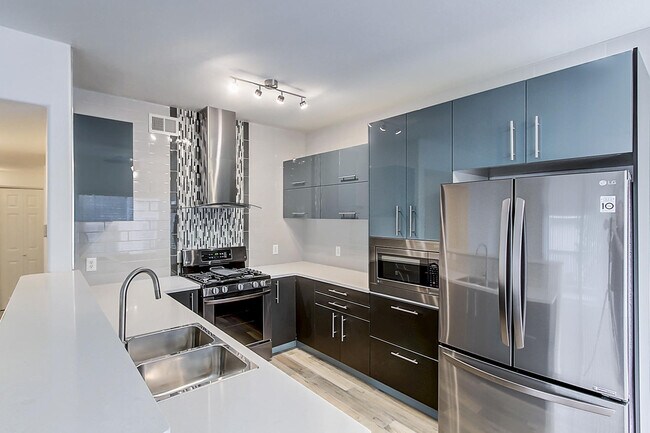 Building Photo - 8381 Pebble Creek Way