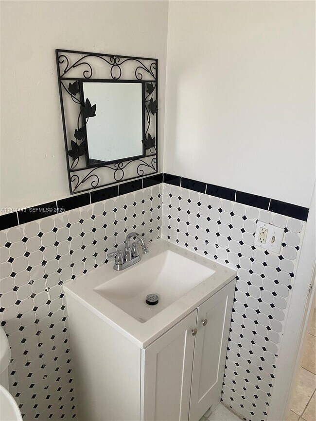 Building Photo - 15600 NE 6th Ave