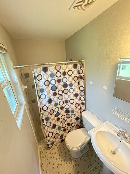 Bedroom3 Bath - 306 Lancaster Dr