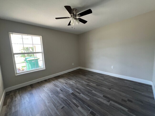 Building Photo - $1,825 ** AVAIL 6/7/25 ** 3 Bed / 2 Bath S...
