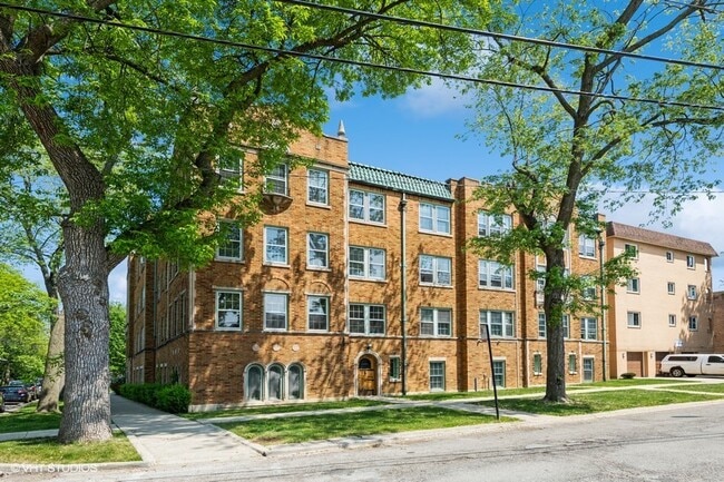 Building Photo - 6881 N Overhill Ave