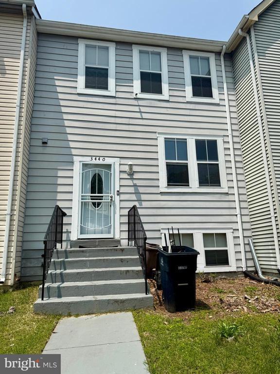 Primary Photo - 3440 Cherry Hill Ct
