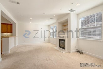 Building Photo - 400 Live Oak Way