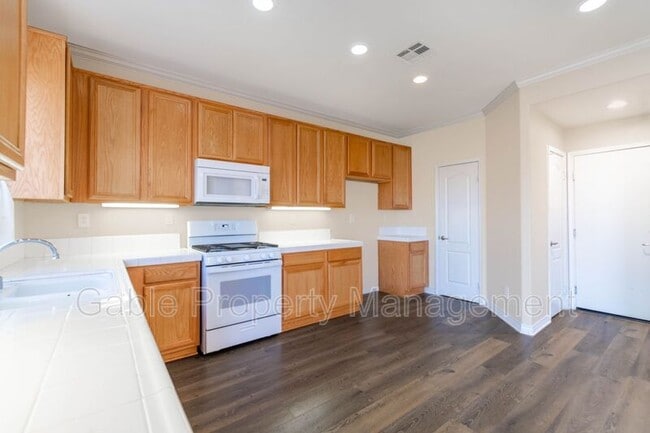 Building Photo - 37400 Queen Anne Pl