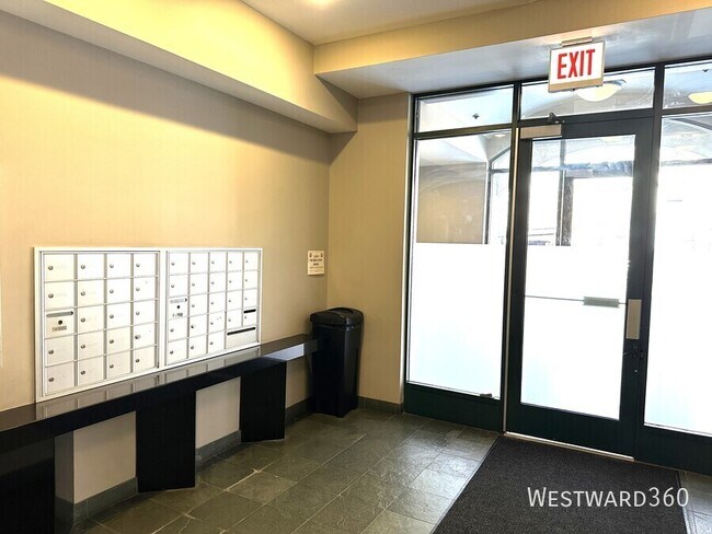 Building Photo - 1301 W Washington-401