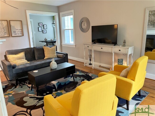 Building Photo - 240 Columbus Dr