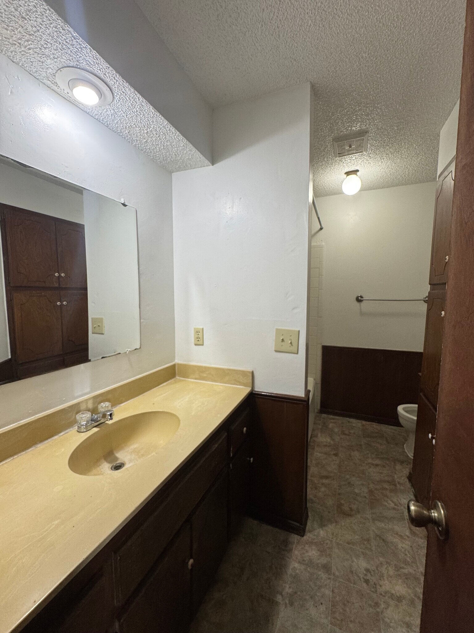 Building Photo - 9915 Larkspur Ln