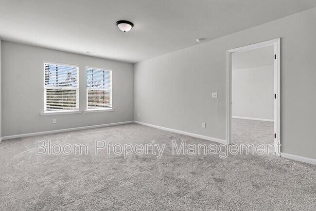 Building Photo - 247 Lucca Dr