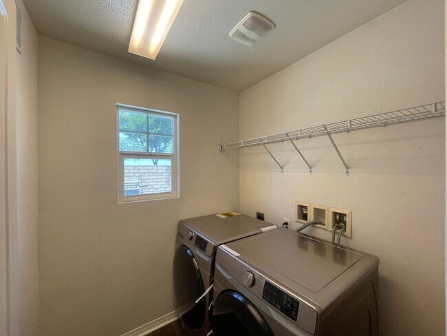 Building Photo - Lancaster 3 Bedroom + 2 Bathroom