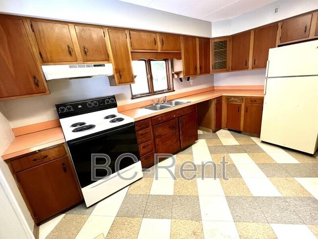 Building Photo - 1124 4th Ave