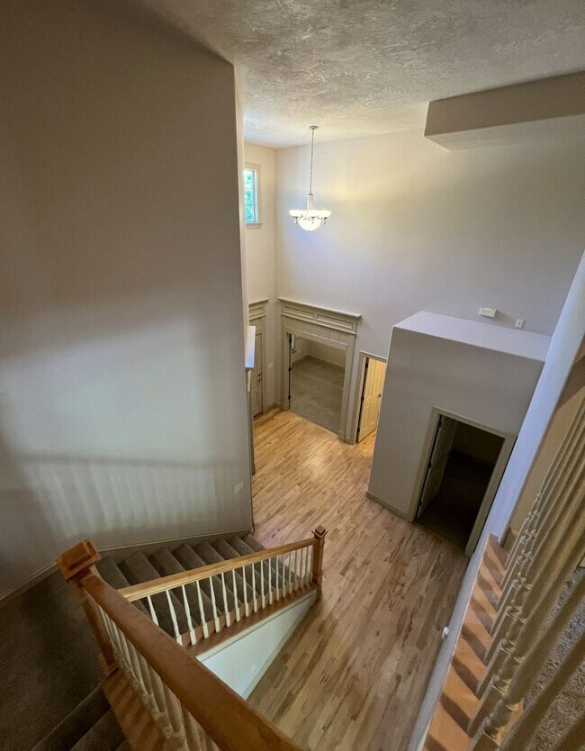 Building Photo - Beautiful 4 bed 3.5 bath home in Eagle jus...
