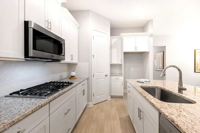 Building Photo - 28 Stansbury Ln