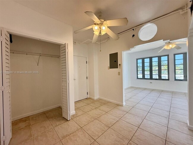 Building Photo - 901 Collins Ave