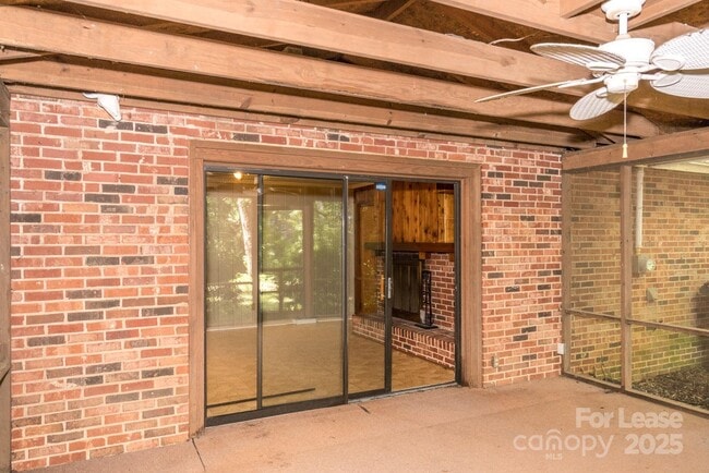 Building Photo - 427 Scaleybark Rd