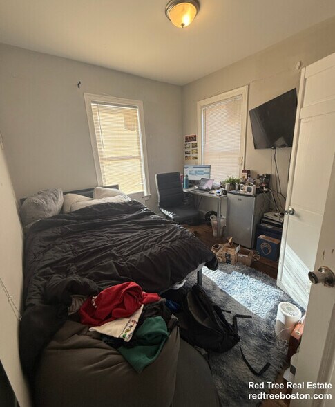 Building Photo - 71 Hillside St