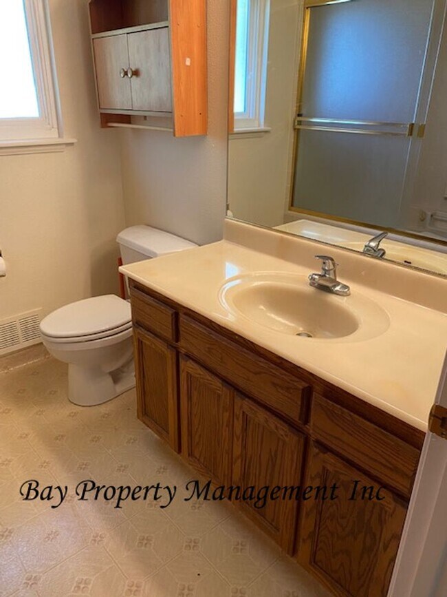 Building Photo - Beautiful 3 bedroom in the foothills outside of Gonzales