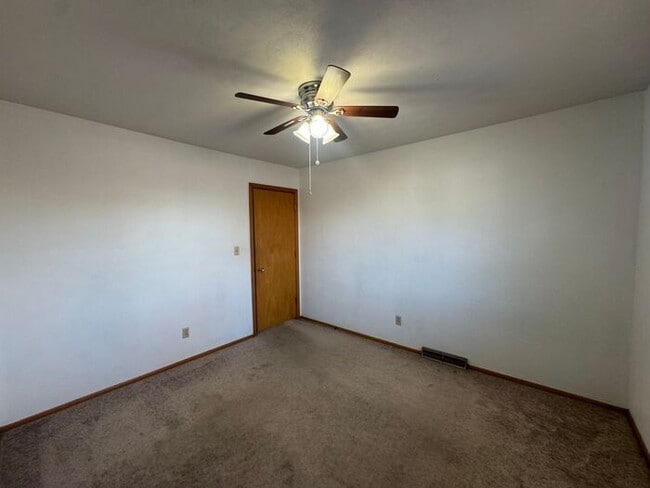 Building Photo - ***6 OR 12 MONTH  LEASE OPTIONS***4BR 2BA Home w/ Central Air • Porch • Great Location in Indepen...