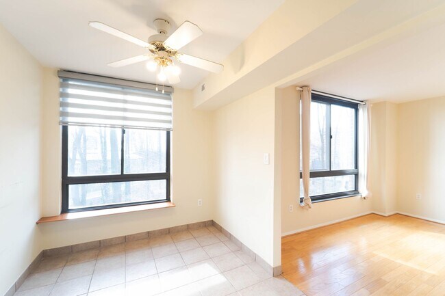 Building Photo - Contemporary 2BR/2BA Corner Condo at The Encore of McLean