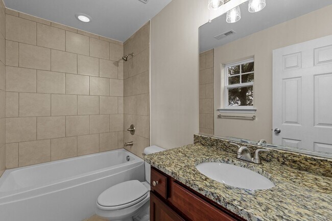 Building Photo - Welcome to this stunning 3-bedroom, 3.5-bath tri-level condo!