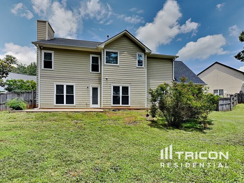 Building Photo - 2700 Peachtree Parc Ln