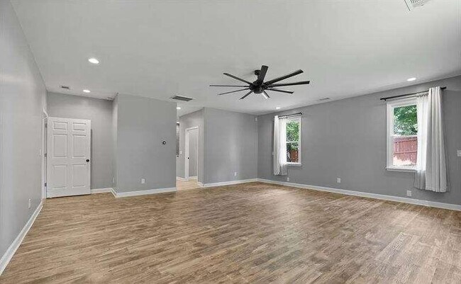 Building Photo - 3520 Mystic Dr