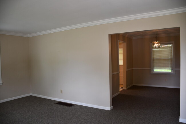 Building Photo - 181 St James Dr