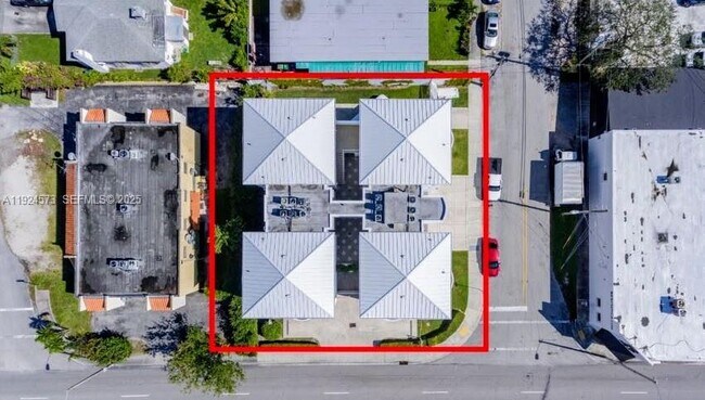 Building Photo - 411 SW 37th Ave