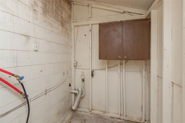 Building Photo - 1/2 Duplex, Historic Longwood area