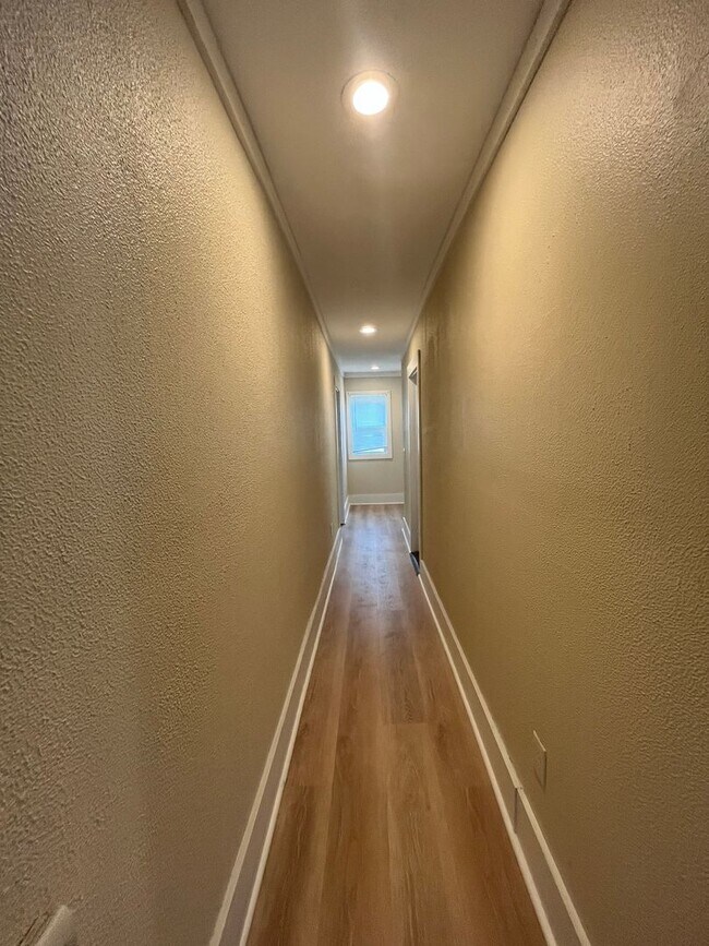 Building Photo - 12 Madison St