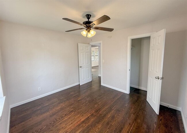 Building Photo - 203 W Dale St